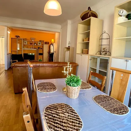 Bright 1Br Apartment, City Center - 5 Min Walk Dt *